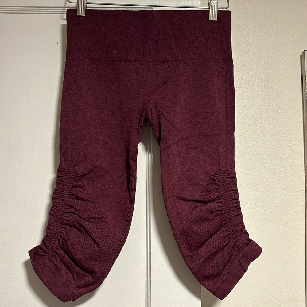 LULULEMON maroon workout capris